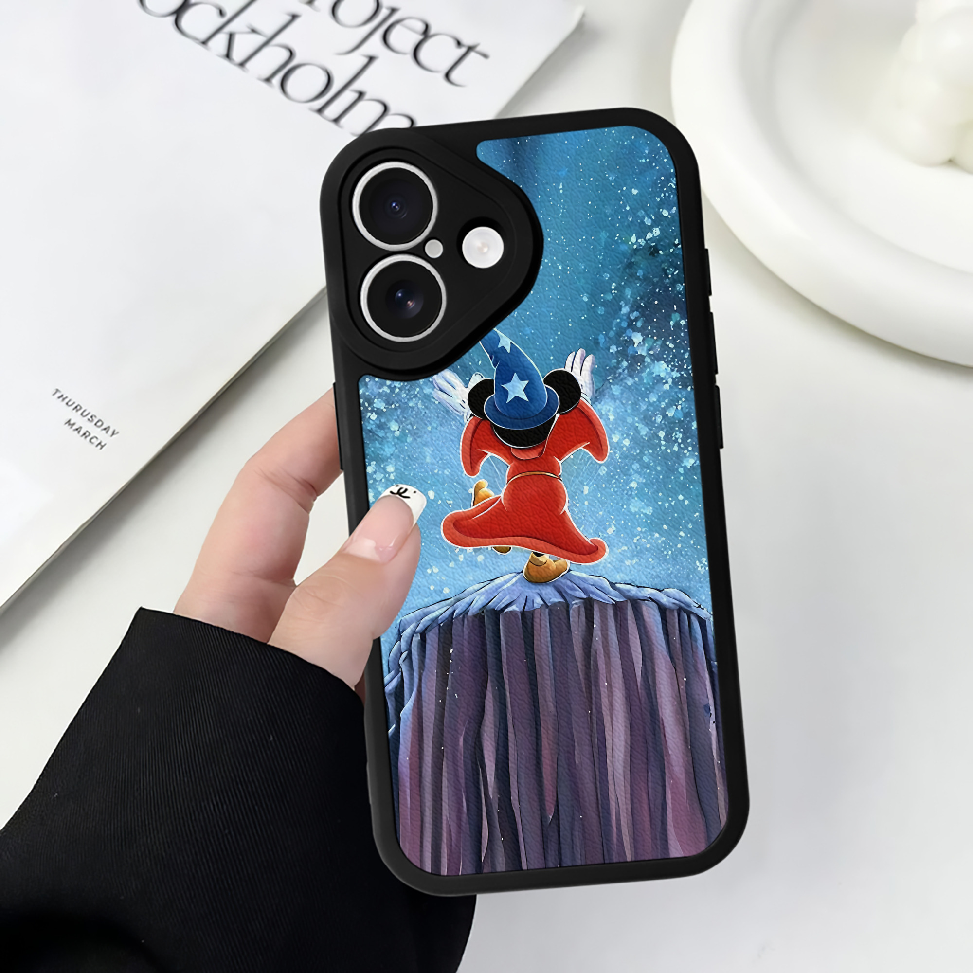（画像用） ミッキーマウス Mickey Mouse 【iPhone 16シリーズ対応】シリコンスマホケース（レザー調） 材質：シリコン
